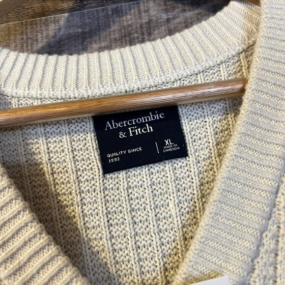 NWT Abercrombie & Fitch Sleeveless Cream Knit Sweater Vest XL Academia Old Money - Picture 3 of 6